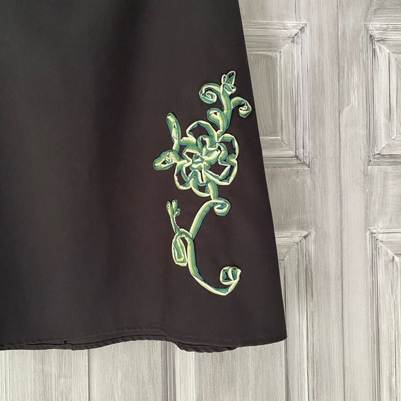 SPEECHLESS Black A-Line Skirt with Green Flower Embellishment.  Size 7 - Picture 3 of 6